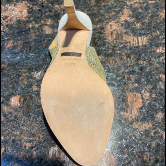 Beautiful evening  gold shoe - Picture 2 of 2